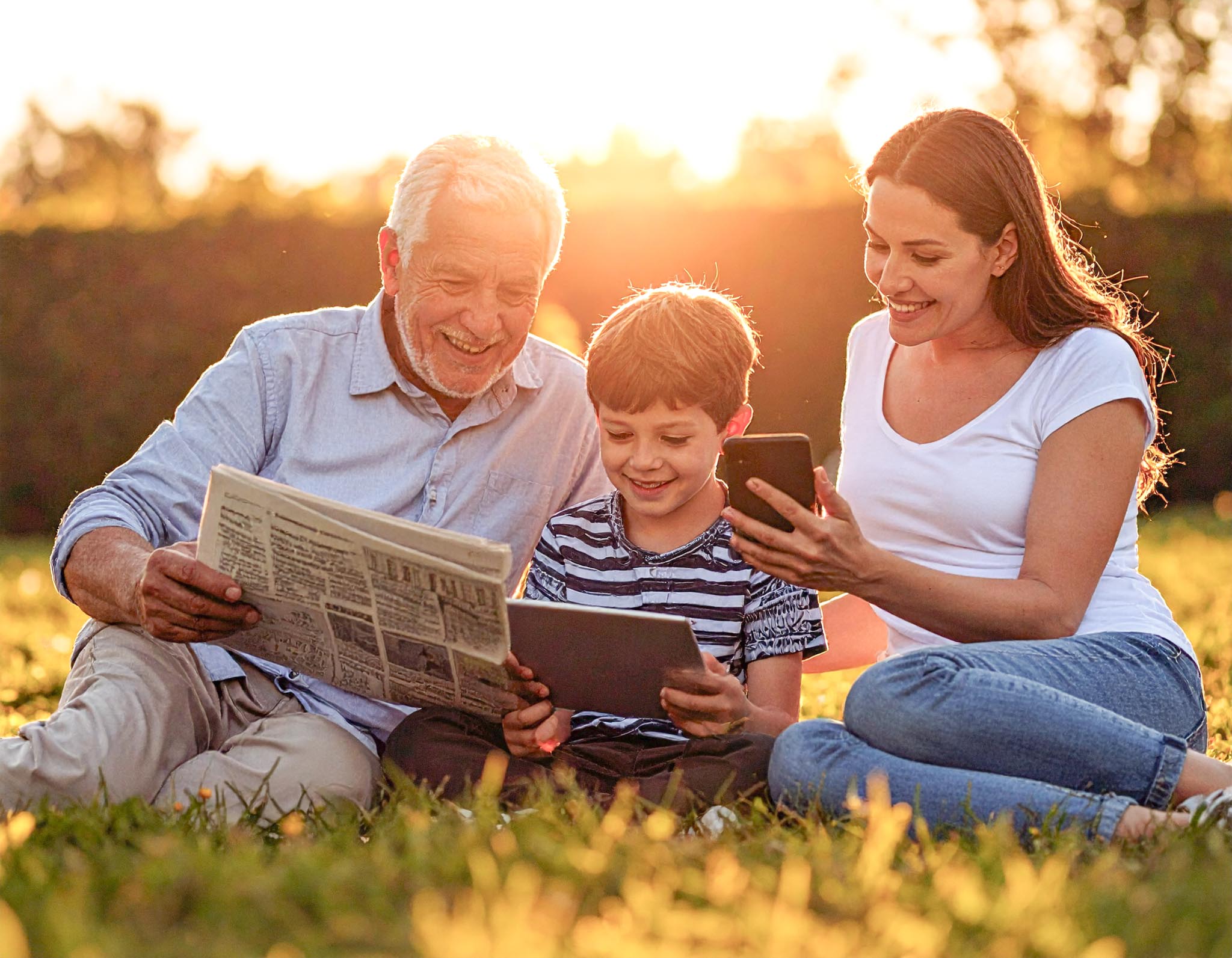 Familie Garten 2 Klein Familie liest gemeinsam DIE RHEINPFALZ – Kombination aus digitalem und gedrucktem Abo.